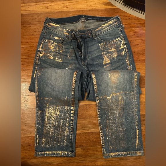 Soho Curvy Cropped Boyfriend Jeans size 4 
Lightly loved
NEW YORK AND CO - Picture 3 of 4